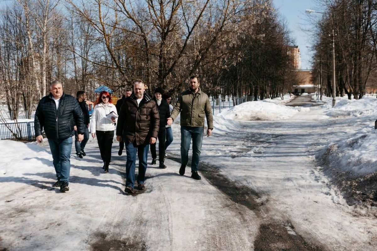 Партийцы Чехова провели обход внутридворовых территорий и общественных  пространств