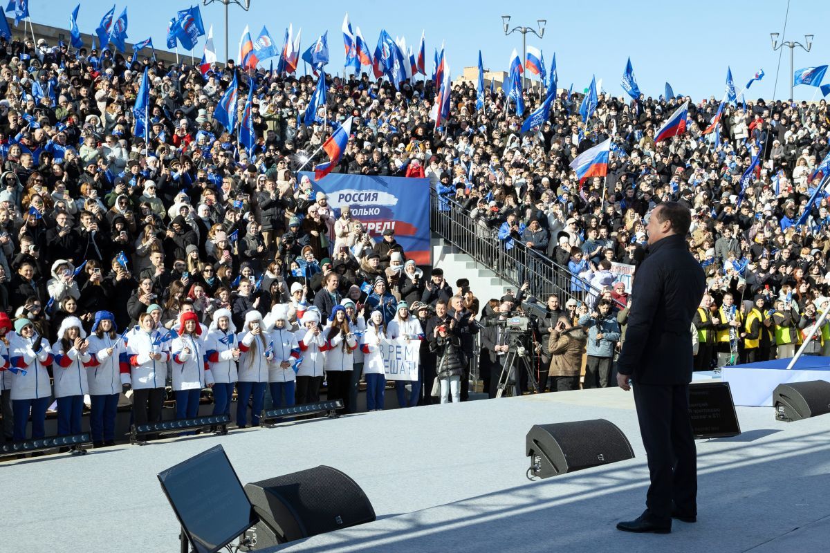 Вместе! За Россию!»: «Единая Россия» провела по всей стране митинги-концерты