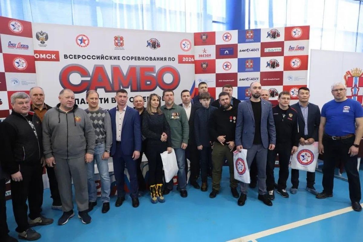 При поддержке «Единой России» в Омске провели турнир по самбо памяти Василия Ощепкова