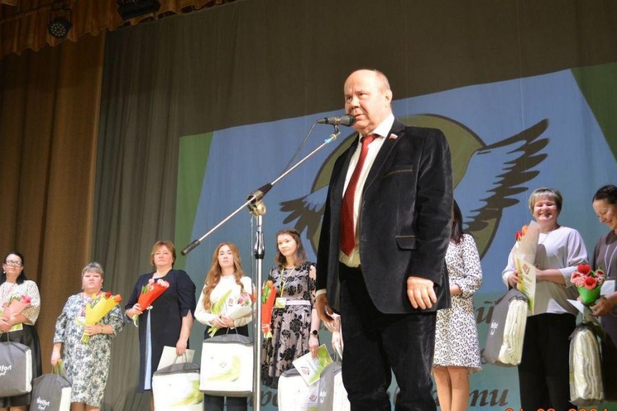 В Кирсинском центре «Досуг» состоялось торжественное закрытие муниципального этапа конкурса «Учитель года – 2024»