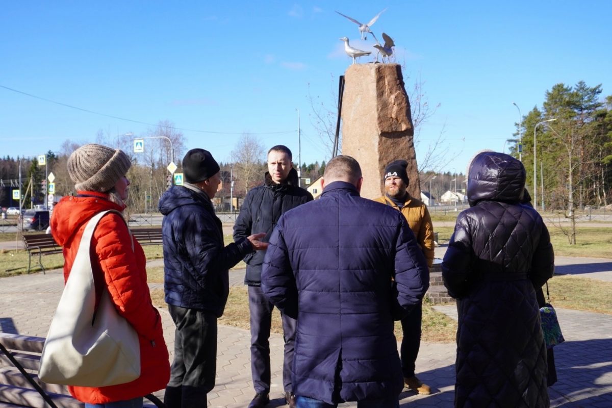 Евгений Смирнов встретился с жителями МКД Соснового Бора | 05.03.2024 |  ЛенОбласть - БезФормата