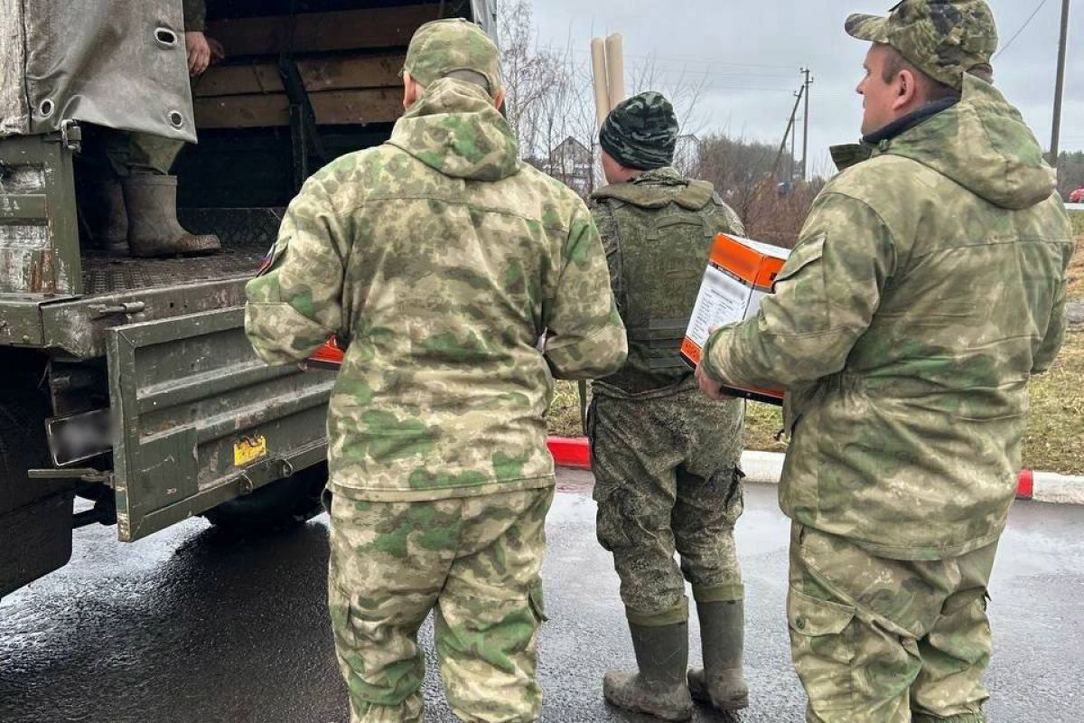 Курские единороссы передали гумпомощь военным в Глушковском районе