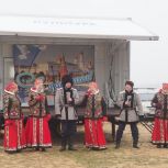 Реализация партпроекта «Культура малой родины» позволила артистам Красноярского «Автоклуба» дарить сельчанам радость и хорошее настроение