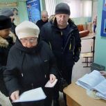 Николай Панков помог жителям дома на Фёдоровской, 1 подать заявления о незаконной смене УК