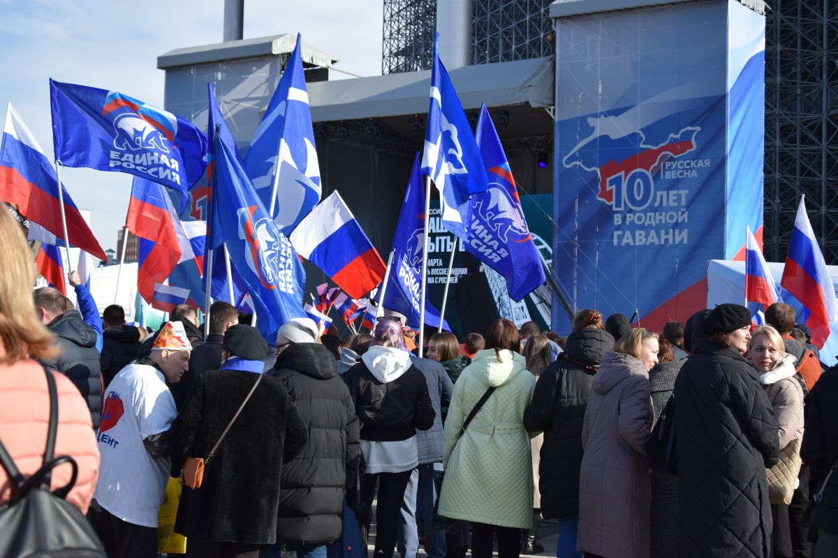 В Екатеринбурге прошел митинг-концерт «Россия, Крым, Севастополь. 10 лет в  родной гавани» | 18.03.2024 | Екатеринбург - БезФормата