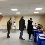 За спокойное и уверенное будущее: секретари реготделений «Единой России» голосуют на выборах Президента