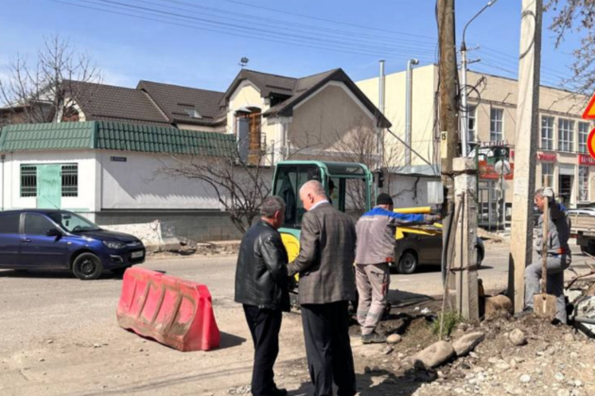 Партийцы провели мониторинг ремонтных работ на улицах 2-й Таманской дивизии и Осетинской в Нальчике