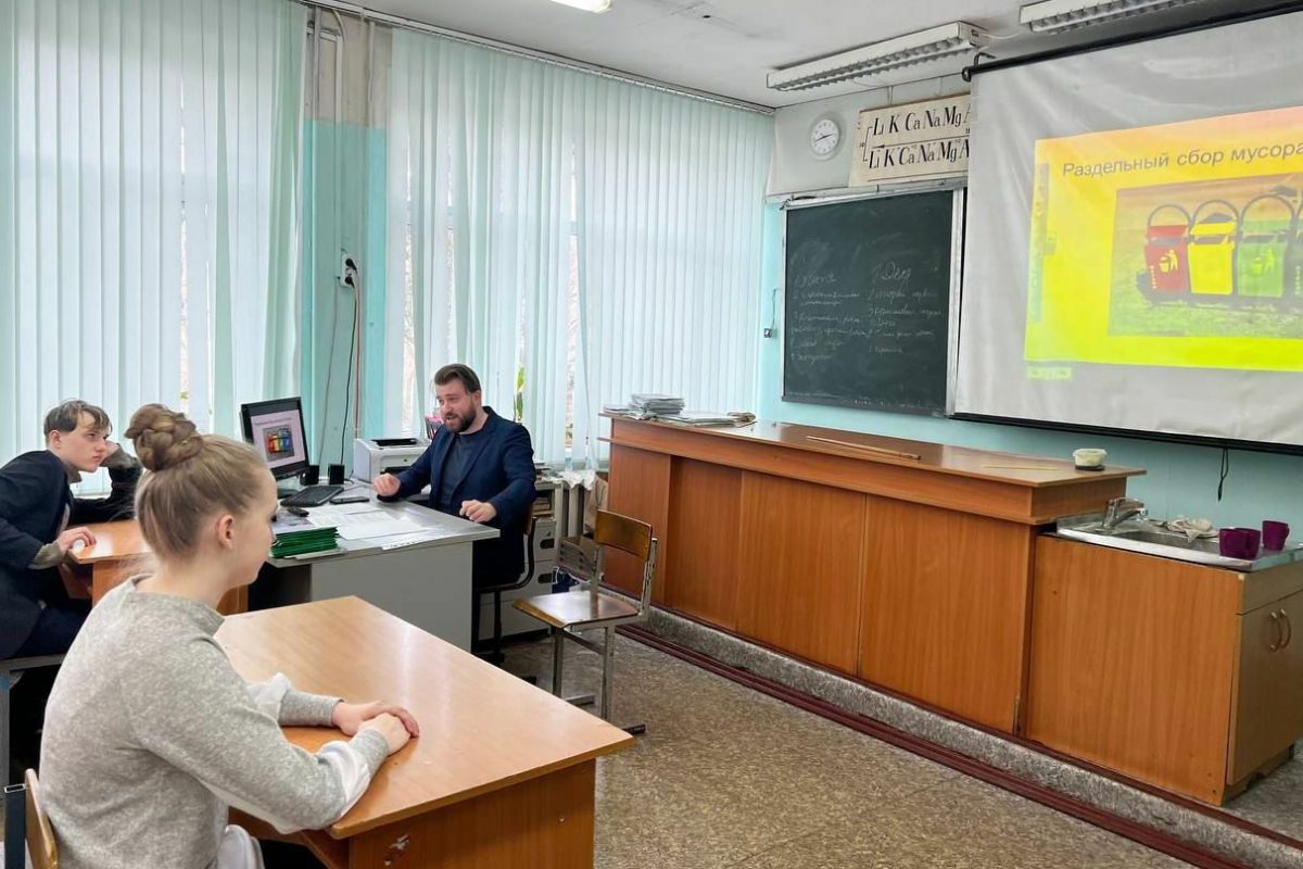 Представители партийного проекта «Чистая страна» рассказали петербургским школьникам о пользе раздельного сбора мусора