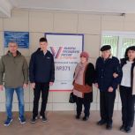 В первый день голосования на выборах Президента РФ проголосовало сразу три поколения одной семьи из Грачевского округа