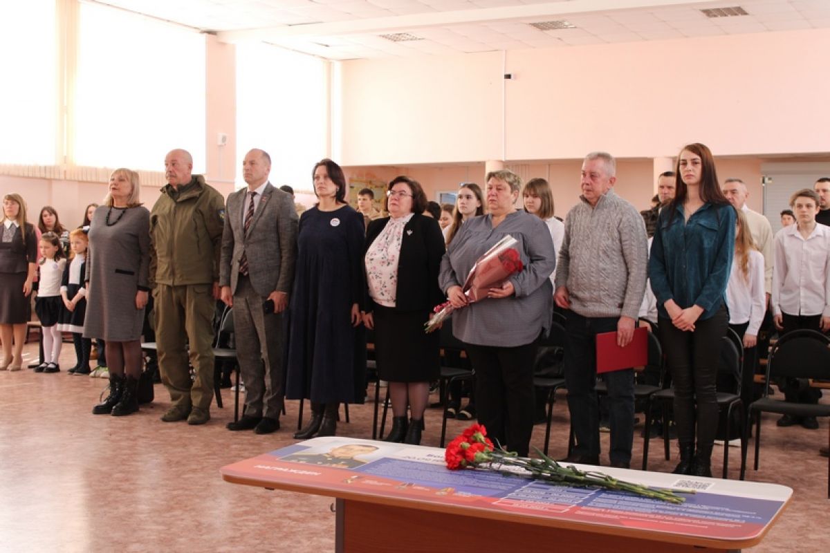 В узловской школе установлена «Парта Героя» в память о погибшем выпускнике