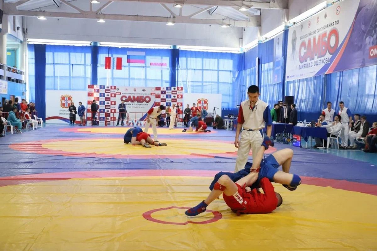 В Омске при поддержке «Единой России» состоялся турнир по самбо памяти Василия Ощепкова