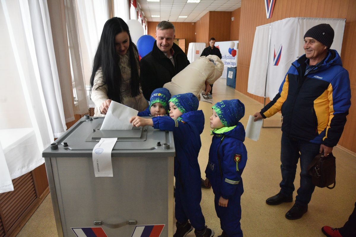 В Кузбассе на выборах президента голосуют многодетные семьи | 17.03.2024 |  Кемерово - БезФормата