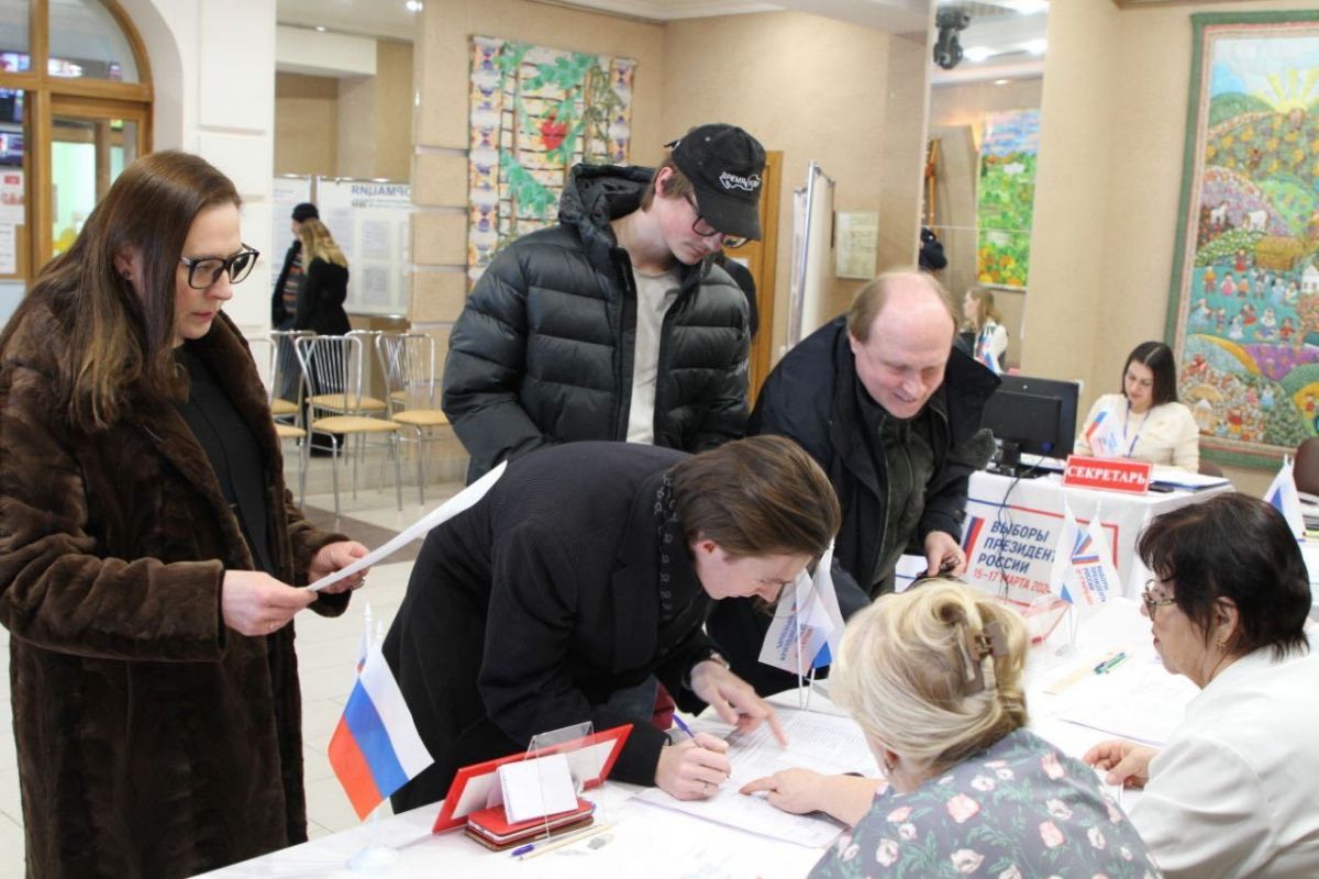 Потомки Льва Толстого проголосовали на выборах Президента в Ясной Поляне