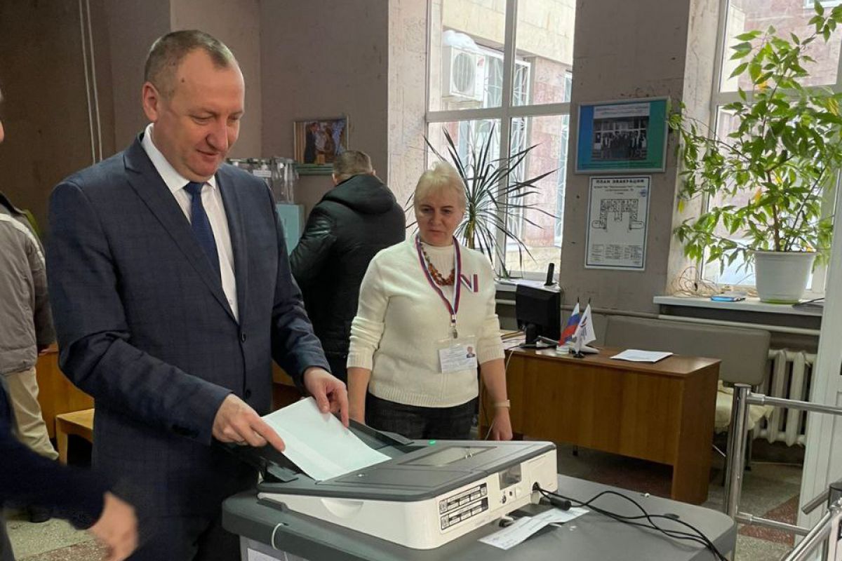 Олег Кухарев проголосовал на выборах Президента РФ
