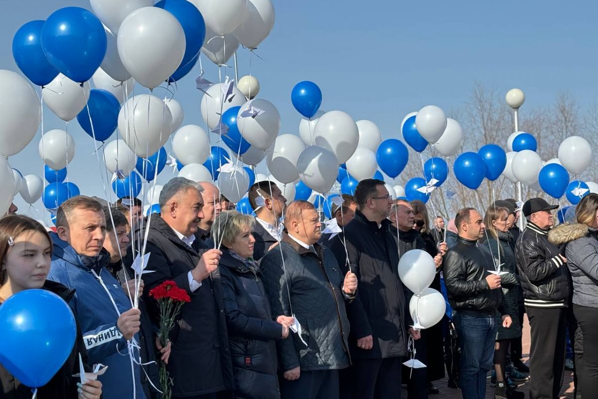 Акция «Журавли» в память о погибших в теракте в Подмосковье