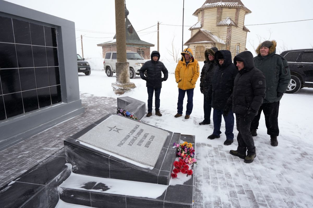 Единороссы Норильска проверили состояние городских памятников и мемориалов участникам боевых действий