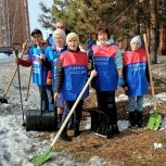 В Осинниках активисты «Единой России» провели субботник