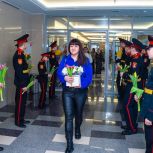 В Нижнекамске поздравили женщин с наступающим 8 марта
