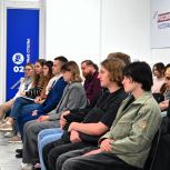 Партийцы приняли участие в беседе со студентами «Герой в моей семье»