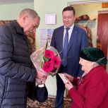 Единороссы Пластовского округа продолжают награждать ветеранов и тружеников тыла