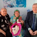 В Саткинском районе единороссы продолжают вручать юбилейные медали труженикам тыла