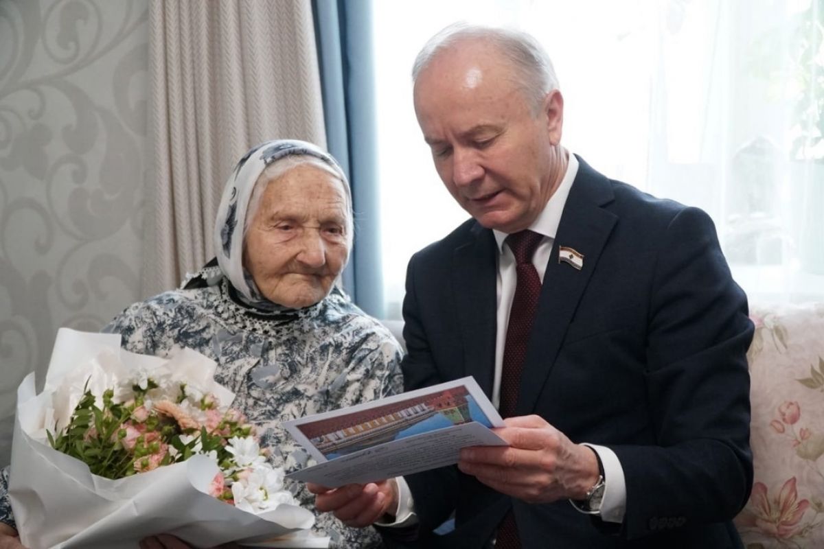 В Ленинском районе поздравили со 100-летним юбилеем труженицу тыла, вдову участника Великой Отечественной войны Томилину Марию Ивановну