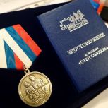 В двух районах области вручили медаль «Отец солдата»