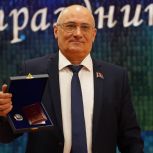 «Герои среди нас»: Депутат Тазовского района поедет в Волноваху лечить больных