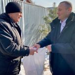 Никита Чусов вручил юбилейную медаль ветерану