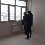 «Единая Россия» оценила ход капитального ремонта школы в Тевризском районе