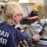 Единороссы Алчевска передали промышленный оверлок волонтёрам организации «Золотые руки Ангела»