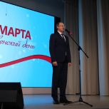 Увельские единороссы присоединились к поздравлению женщин с 8 Марта и к акции «Цветы мамам героев»