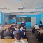 «Разговор о важном»: Старшеклассникам Иркутской школы № 18 рассказали о системе выборов в России