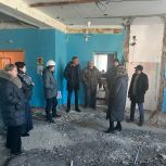 Партийный десант проверил ход капитального ремонта Шебалинского районного Центра культуры