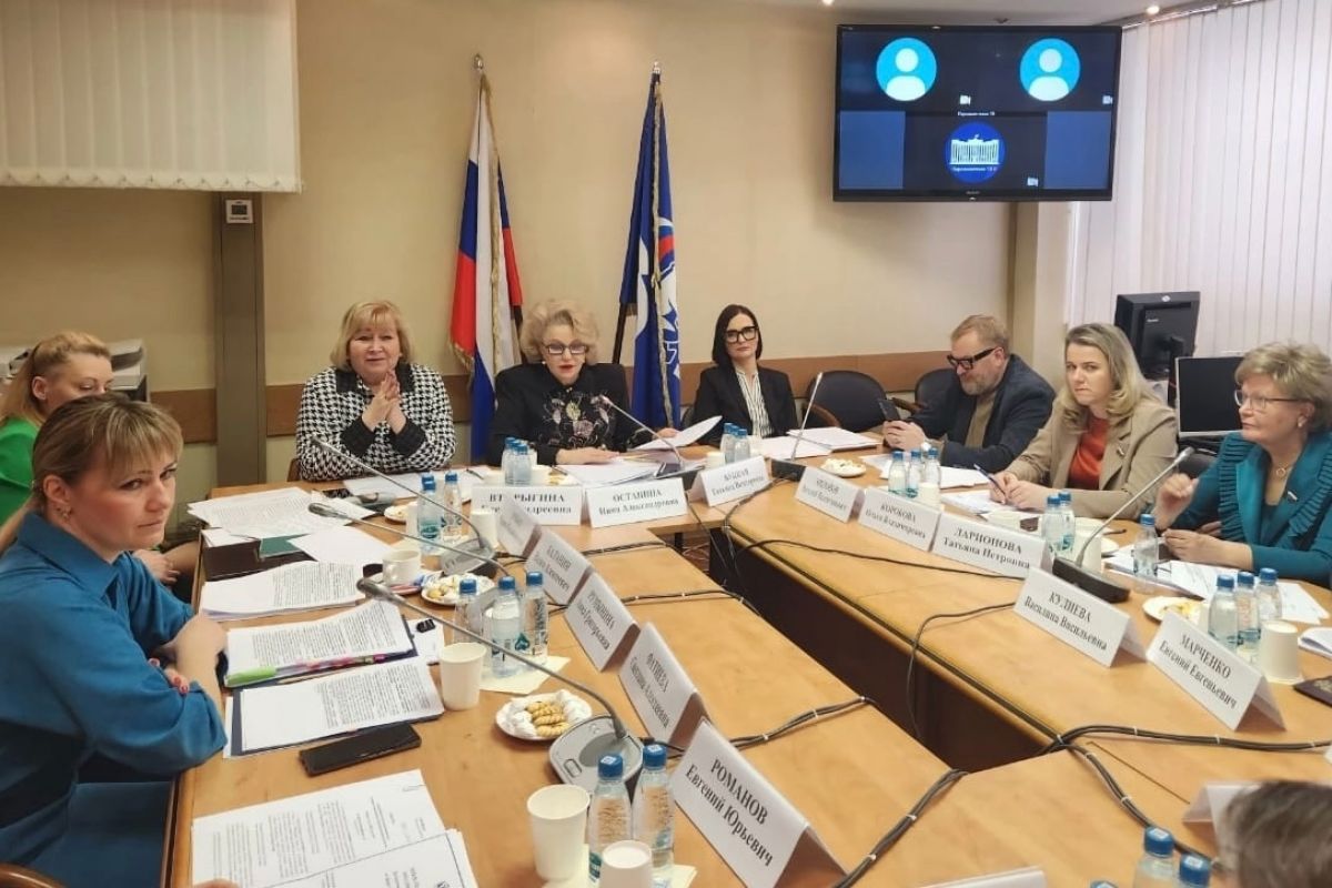 В Госдуме рассматривают меры поддержки семей и законодательство об опеке