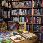 На Камчатке активисты МГЕР подарили книги городской библиотеке им. Санеева