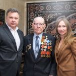 Герой Сталинградской битвы награжден юбилейной медалью