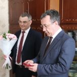 Евгений Григоренко вручил барнаульцам медали к 80-летию Великой Победы
