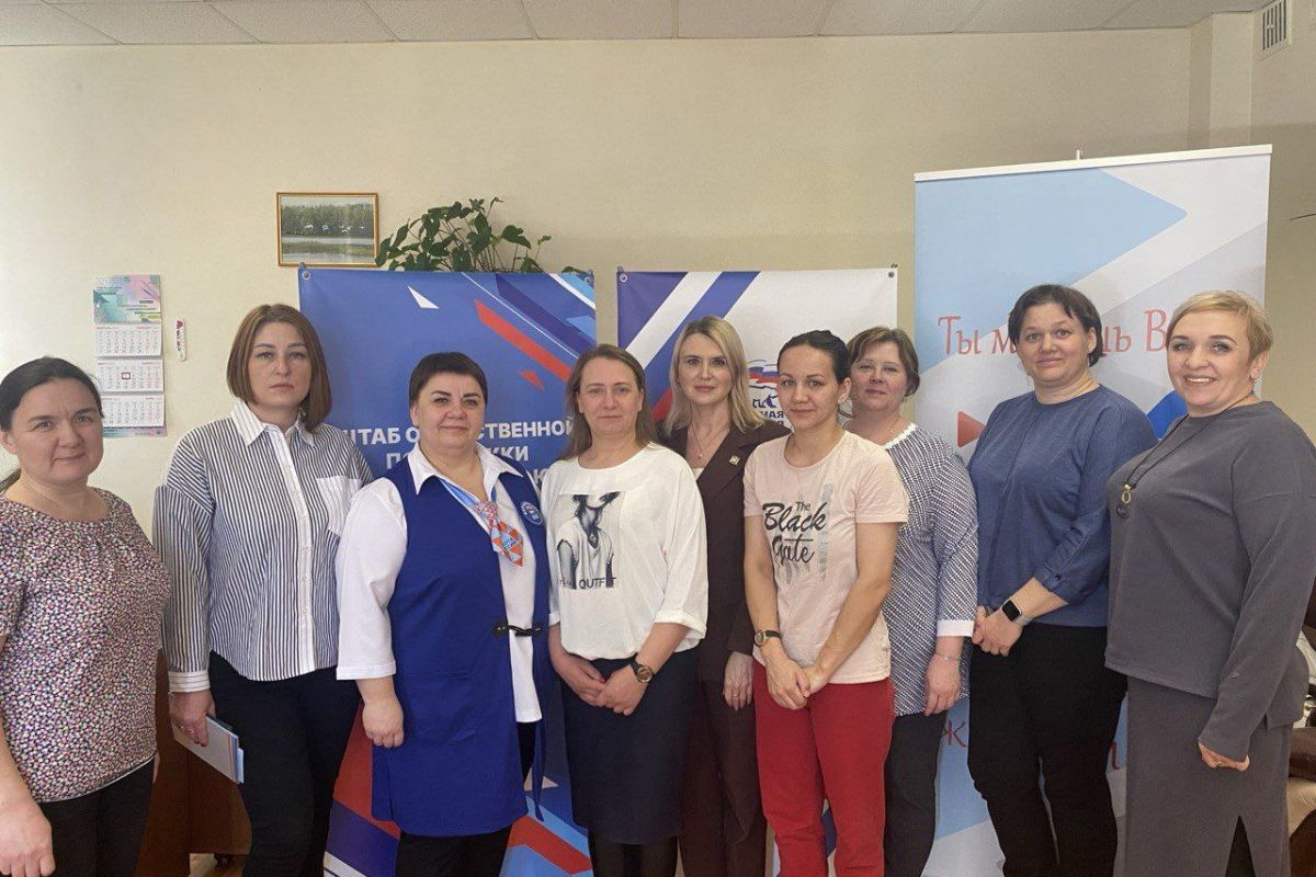 Партийцы Октябрьского района организовали профориентационную встречу для семей военнослужащих