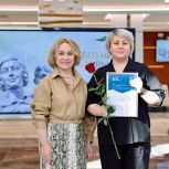 Работники культуры Ямала принимают сегодня поздравления