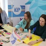 В штабе общественной поддержки «Единой России» прошел мастер-класс по созданию оригинальных букетов из конфет и других сладостей