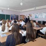 Школьники ЛНР присоединились к акции «Русский Крым и Севастополь»