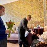 В преддверии Международного женского дня партийцы Богородского округа поздравили женщин-ветеранов, тружеников тыла с праздником