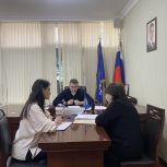 Депутат Госдумы Артём Бичаев провёл приём граждан в общественной приёмной «Единой России»