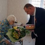 Представители «Единой России» поздравили ветеранов Великой Отечественной войны с 8 Марта