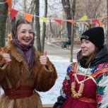 В Красносельском районе зиму проводили масленичными гуляниями