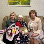 Жительнице Алексеевского района Анне Гуниной вручили медаль к 80-летию Победы
