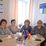 Партийный активисты Еткульского района приняли участие в акции «Цветы мамам Героев»