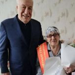 Единороссы Липецкой области вручили юбилейные медали ветеранам Великой Отечественной войны