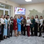 Волонтеры "Единой России" поздравили сотрудниц Фонда "Защитники Отечества"